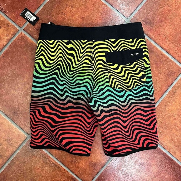 NWT Volcom Mens Colorful Wavy Pattern Drawstring Mod-Tech Boardshorts Size 28 - Picture 8 of 16